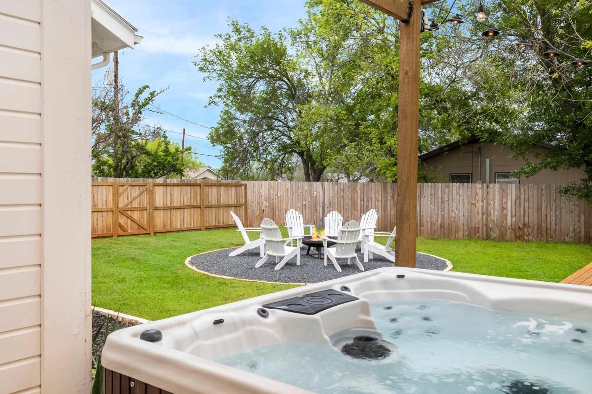 Вілла Pink Duchess - Mins To Main Hot Tub & Fire Pit Фредеріксбург Екстер'єр фото
